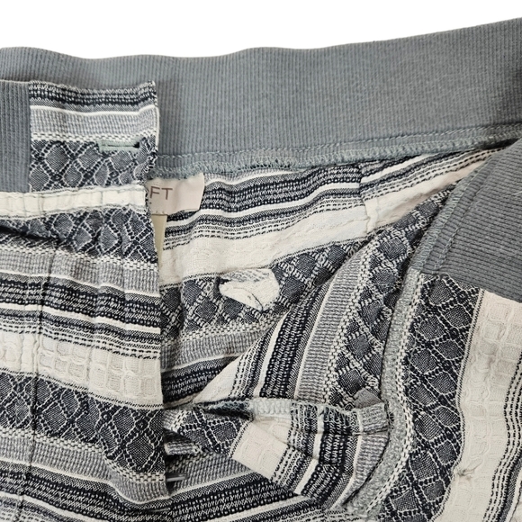 LOFT Gray & White Striped Shorts 3" Inseam Size 6 Women's - Picture 5 of 11